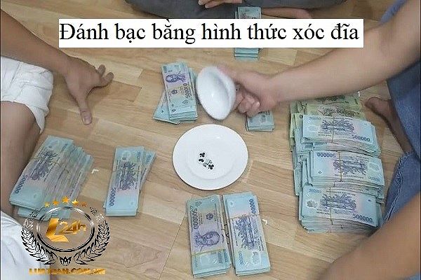 Chơi đánh bài bằng hình thức xóc đĩa