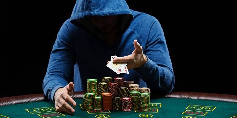 Người chia bài trong Poker